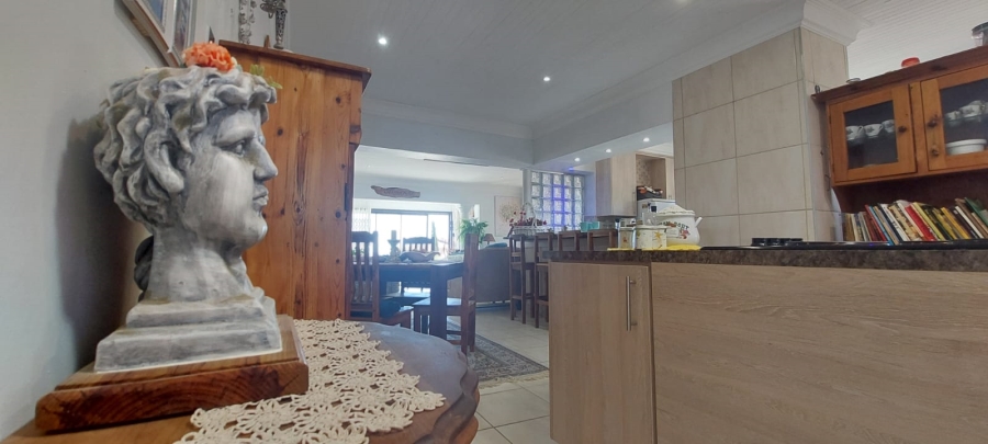 4 Bedroom Property for Sale in Wavecrest Eastern Cape